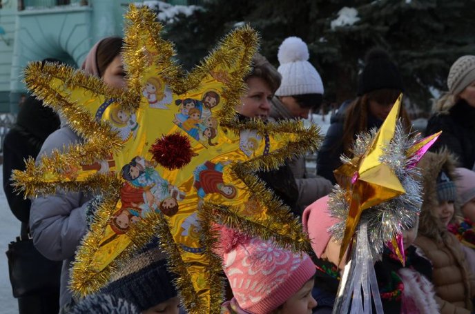 У центрі Мукачева колядували діти – 05 У центрі Мукачева колядували діти – 05