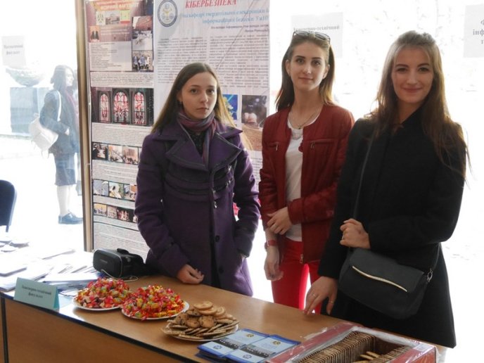 В УжНУ влаштували «День відкритих дверей» – 15