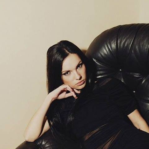 У знаменитої красуні-поліцейської з Києва з’явилась конкурентка у Закарпатті – фотомодель – 06