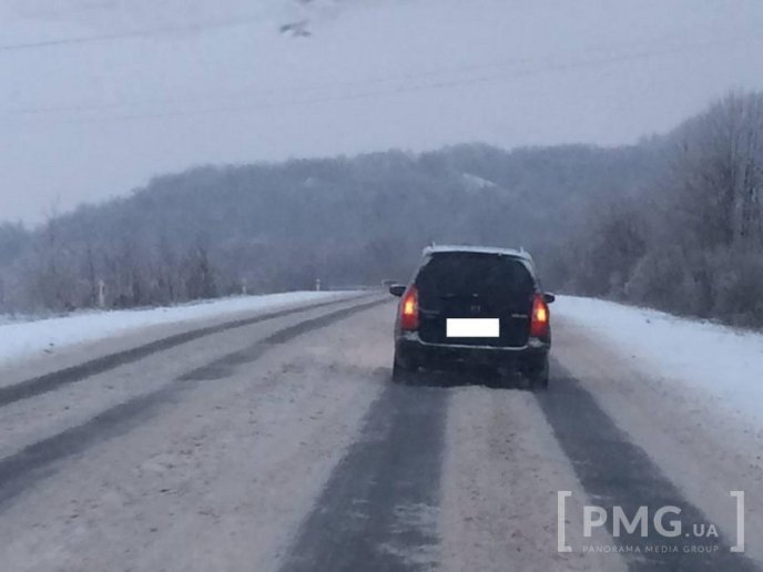 На відрізку траси "Київ-Чоп" від Ужгорода до Мукачева через снігові опади ускладнився рух автомобілів – 01 На відрізку траси "Київ-Чоп" від Ужгорода до Мукачева через снігові опади ускладнився рух автомобілів – 01