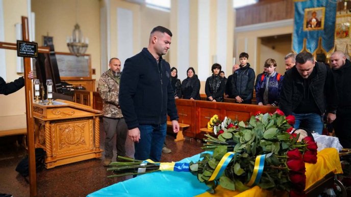 Мукачево попрощалось з полеглим на війні захисником – 03 Мукачево попрощалось з полеглим на війні захисником – 03
