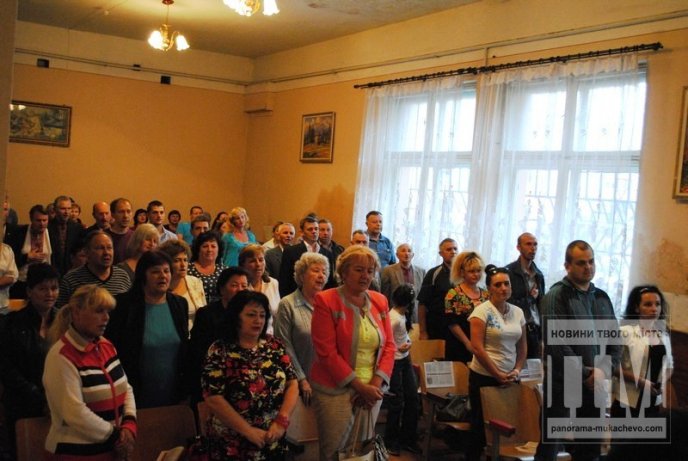 Мукачівські опозиціонери зібрались, щоб поговорити про День Конституції (ФОТО) – 03