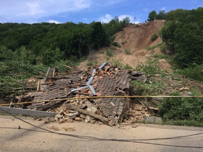 "Відключені газ та світло. Є загроза повторного зсуву": очільник Мукачівщини про ситуацію у Кольчині – 09