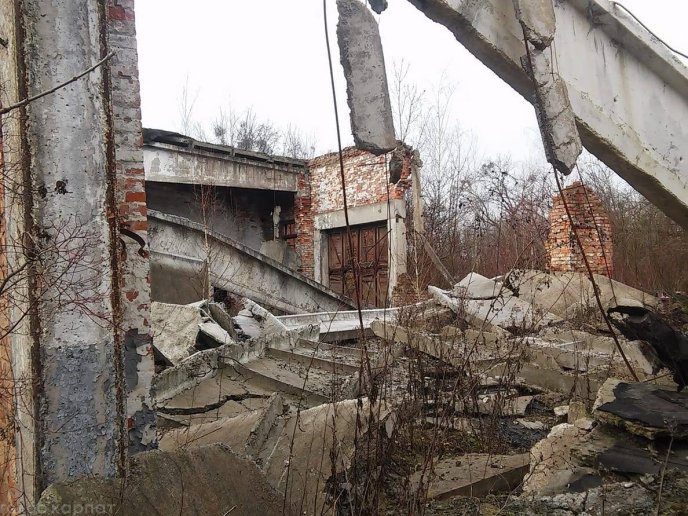 Мукачівський аеродром нагадує зону відчуження: як він зараз виглядає – 02