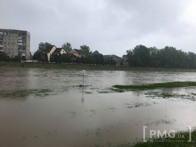 Рівень води в Латориці значно підвищився. Мукачівці б’ють на сполох – 09 Рівень води в Латориці значно підвищився. Мукачівці б’ють на сполох – 09