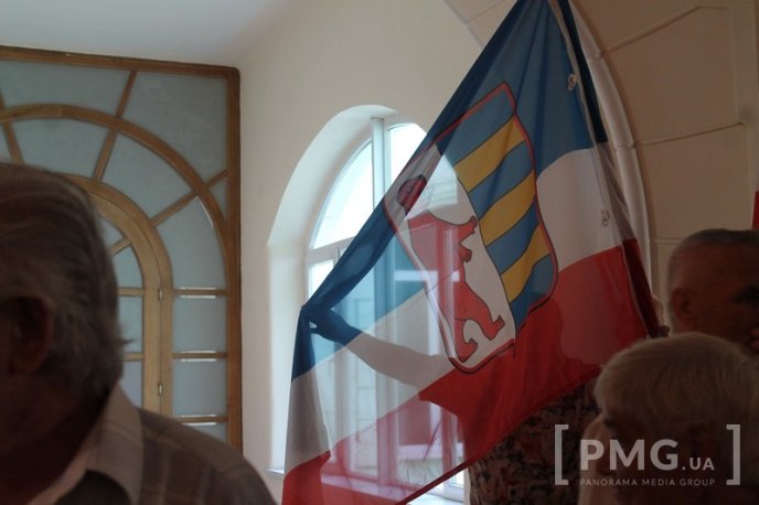 Русини прийшли з протестом під будівлю Мукачівської ратуші – 05