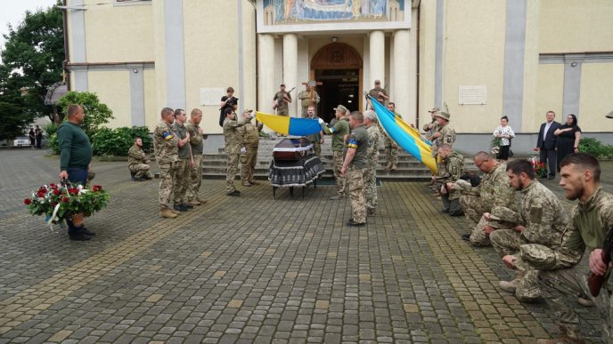 У Мукачеві попрощалися із полеглим Героєм  – 08