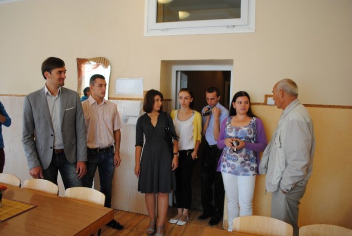 До Мукачівського дитбудинку-інтернату завітали журналісти з подарунками (ФОТОРЕПОРТАЖ)  – 35