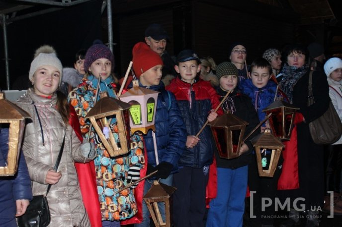 Яскраве святкування Дня святого Мартина у Мукачеві: парад ліхтариків, лицарські бої та вогняне шоу – 56 Яскраве святкування Дня святого Мартина у Мукачеві: парад ліхтариків, лицарські бої та вогняне шоу – 56