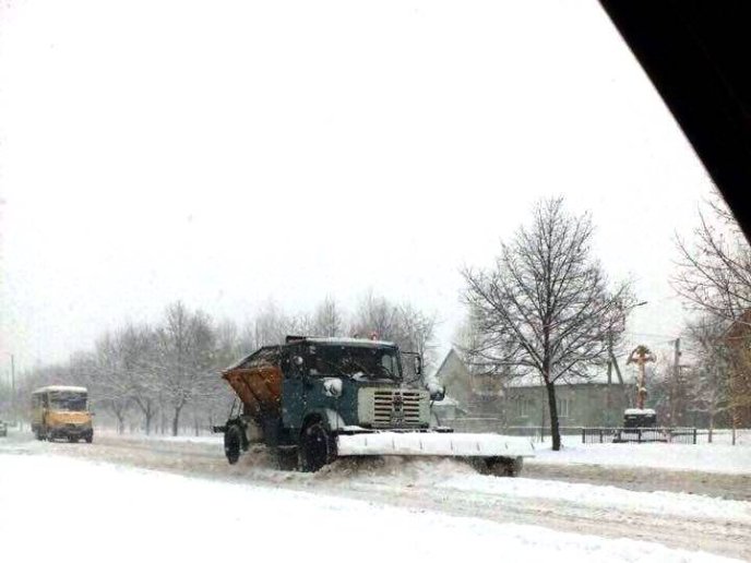 Мукачівські комунальники закликають містян прибирати сніг біля домівок – 03 Мукачівські комунальники закликають містян прибирати сніг біля домівок – 03