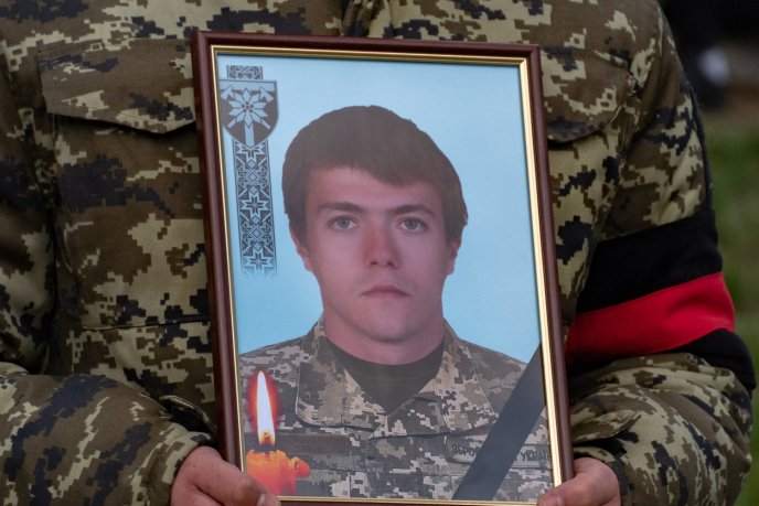 В Ужгороді поховали загиблого на війні Героя – 01