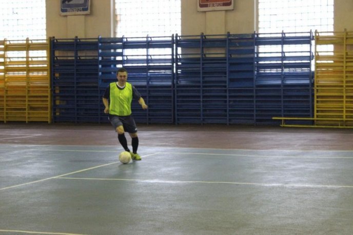 Патрульні поліцейські зійшлись у футбольному двобої із журналістами та громадськими активістами – 08