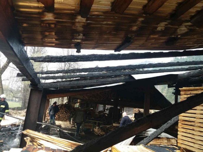 Вчора в області горіла пилорама – 04