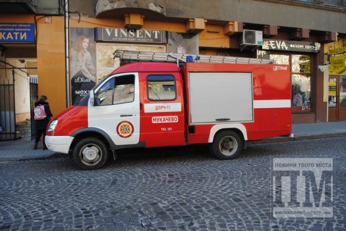 Підозріла "вибухова" сумка у центрі Мукачева виявилась пустою (ФОТО) – 02