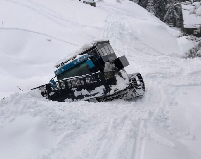 Закарпатців і туристів попереджають про небезпечні розваги у горах – 04
