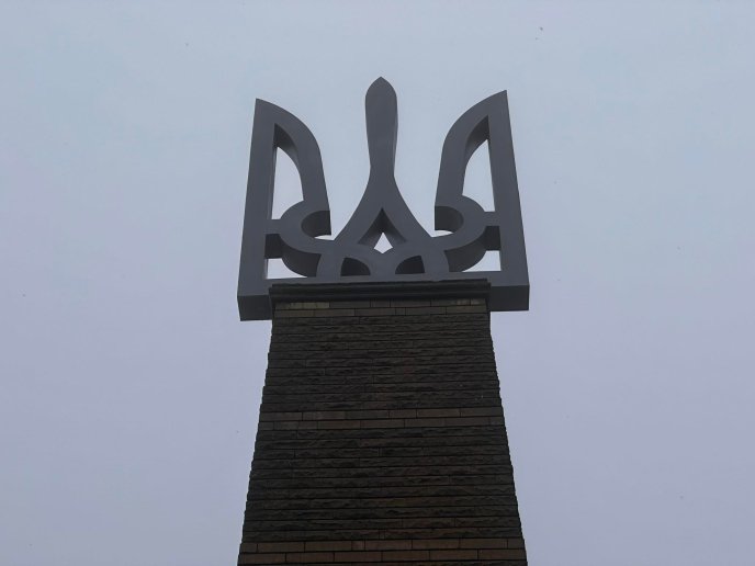 У замку Паланок в Мукачеві встановили тризуб: як він виглядає – 03 У замку Паланок в Мукачеві встановили тризуб: як він виглядає – 03