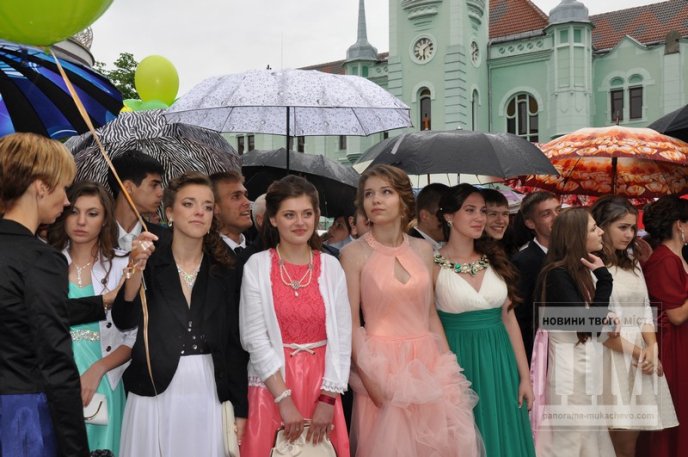 Парад випускників в центрі Мукачева: як це було (ФОТО) – 27