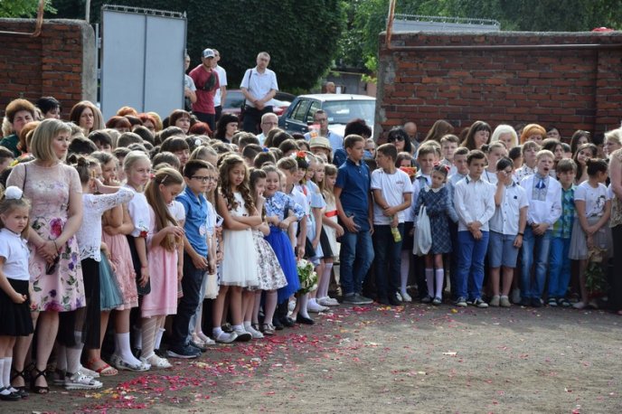 У школах Мукачева пролунав останній дзвінок – 03