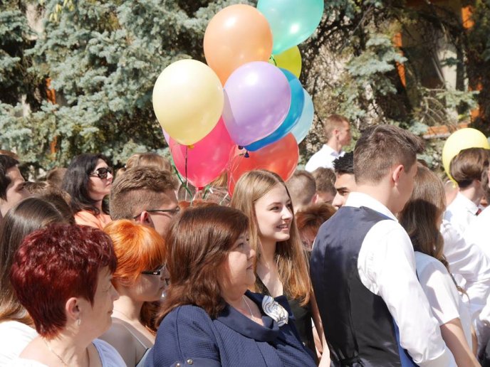 Загальноміський парад випускників відбувся і в Ужгороді – 09