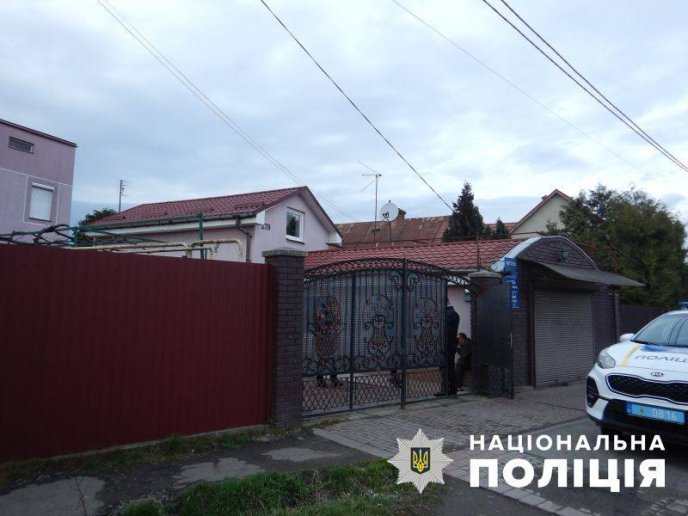 В Ужгороді сімейний кривдник ховав у кишені бойову гранату – 02 В Ужгороді сімейний кривдник ховав у кишені бойову гранату – 02