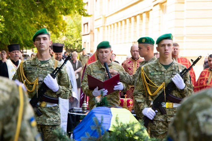 На Закарпатті поховали військового, який загинув у Донецькій області – 03