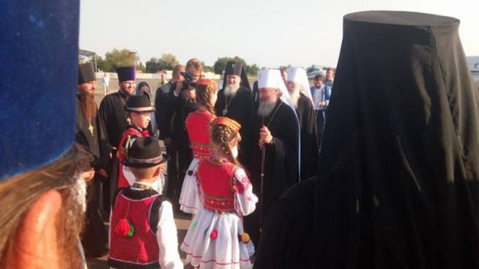 Як в аеропорту "Ужгород" предстоятеля УПЦ МП митрополита Онуфрія зустрічали  – 20