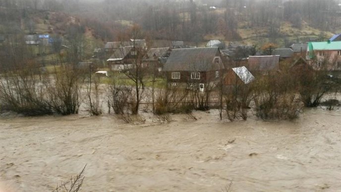 У Синевирі ріка Теребля накоїла чимало лиха – 05