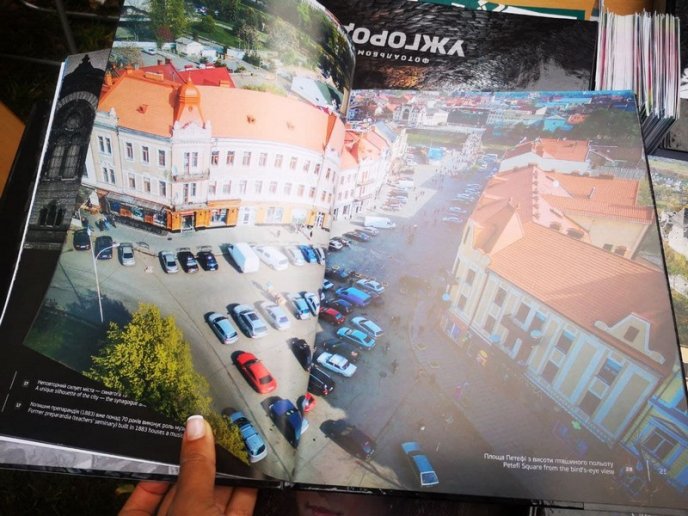 Найпопулярніші дитячі та історичні видання, – в Ужгороді завершується "Книга-фест" – 08