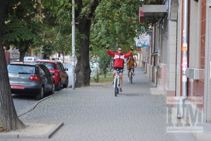 Велолюбителі Мукачева "прокатались" історичними місцями міста (ФОТО) – 20