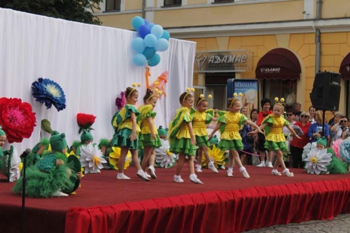Маленькі мукачівці виступали у центрі міста – 13