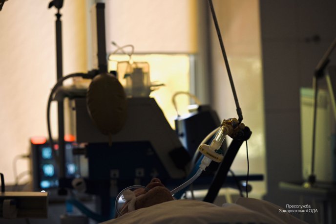 "Вакцинація чи реанімація?": у мережі оприлюднили фото з Центру легеневих хвороб в Ужгороді – 03