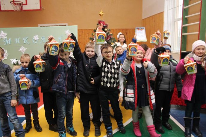 До Дня Святого Миколая мукачівські школярі та дошкільнята отримали подарунки – 01