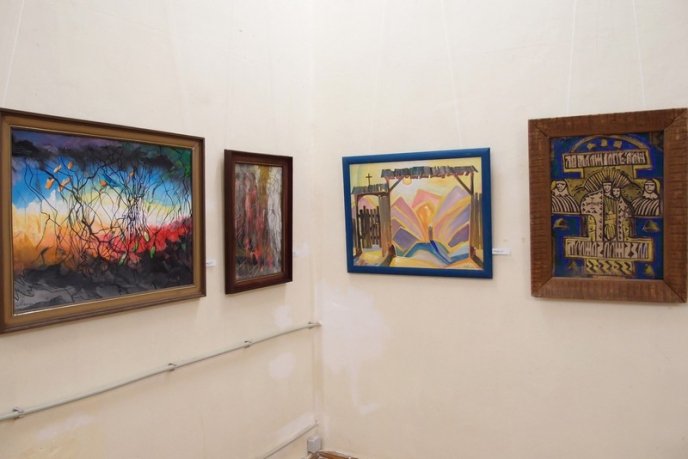 В Ужгороді відкрили виставку Івана Манайла – 16