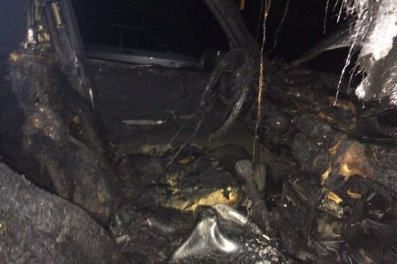 У закарпатця серед ночі згоріло авто. Поліцейські підозрюють підпал – 03