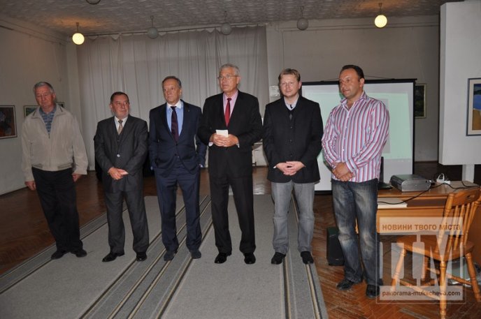 У Мукачеві відкрилась виставка творів, присвячена Мігаю Мункачі (ФОТО) – 01