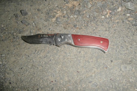 Жінка встромила чоловікові ніж у спину – 02