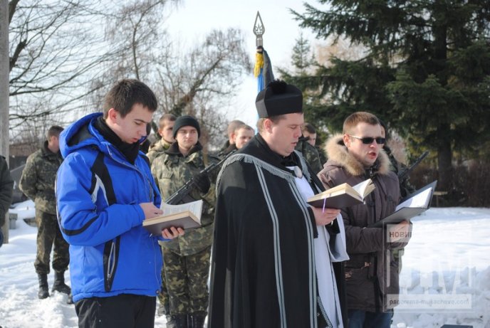 Мукачівці попрощались із загиблим військовим 128-ої бригади Сергієм Вербицьким (ФОТОРЕПОРТАЖ) – 12