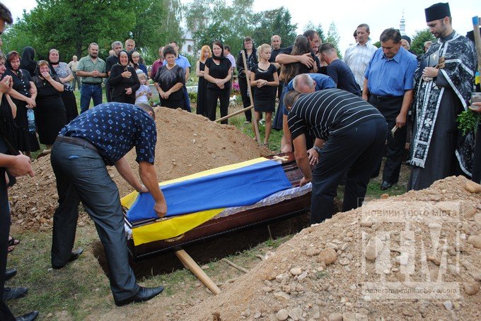Клячаново у жалобі: односельчани прощались з Героєм, який загинув у зоні АТО (ФОТОРЕПОРТАЖ) – 18