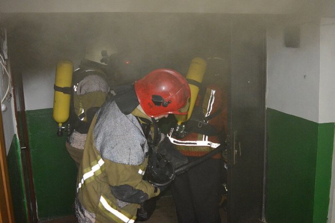 Побачили іскри з розетки: рятувальники розповіли про пожежу в багатоповерхівці – 01