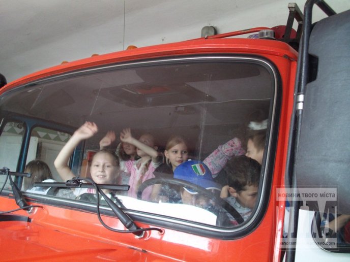 Мукачівські пожежники влаштували день відкритих дверей для школярів (ФОТОРЕПОРТАЖ) – 04
