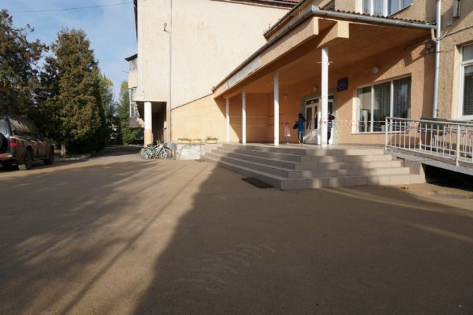 У двох школах Мукачева провели благоустрій територій – 02