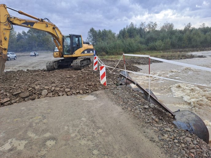 Рух тимчасово призупинений: що трапилось в одному з районів Закарпаття – 03