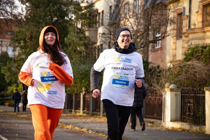 У містах Закарпаття долучилися до забігу «Acting for survivors» – 06