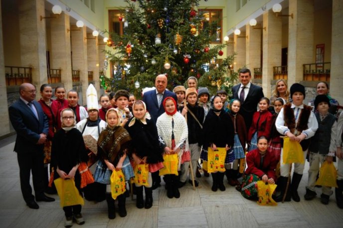 До Ужгорода з колядою завітали словацькі школярі – 08 До Ужгорода з колядою завітали словацькі школярі – 08