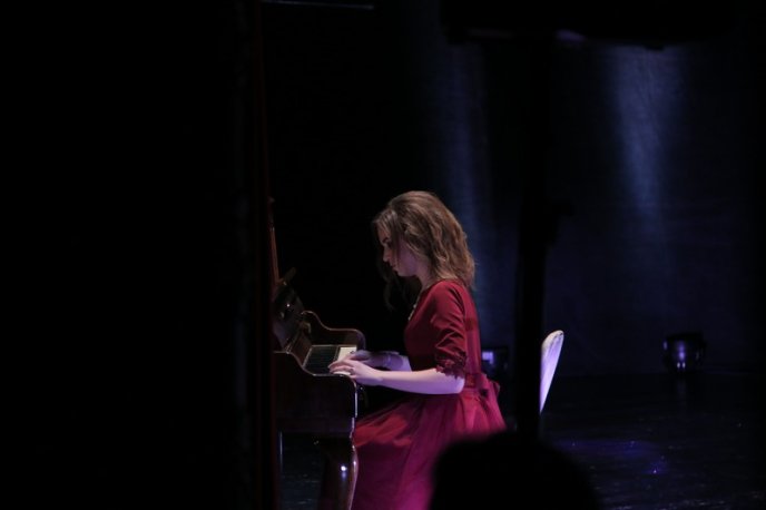 У Мукачеві визначили володарку титулу конкурсу краси "Міс МКТЕК 2018" – 26