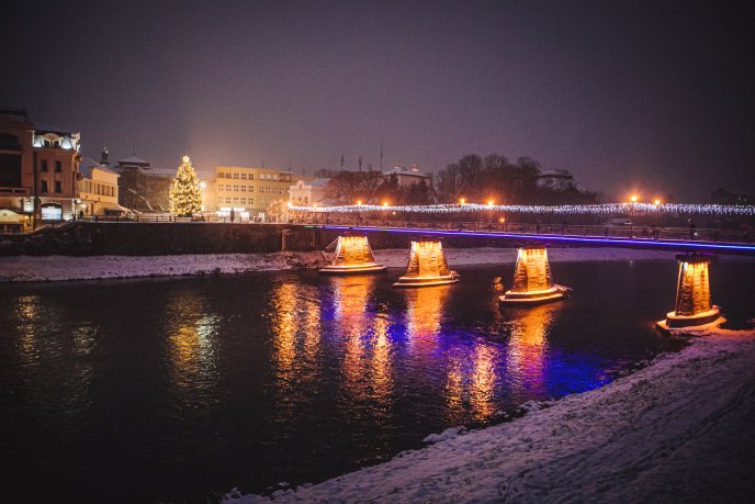 Неймовірна краса: у мережі опубліковано ранкові фото засніженого Ужгорода – 02