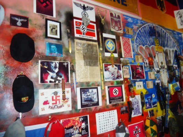 У Берегові чоловік намагався підірвати завод, вдома у зловмисника виявили масу фашистської символіки та арсенал зброї (ФОТО) – 04