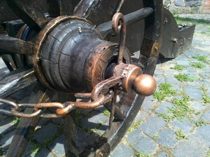 У замку "Паланок" встановлять чотири гармати – 03