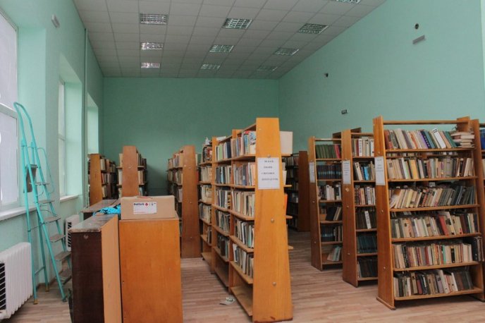 Любителі книг незабаром приходитимуть у відремонтовану бібліотеку – 01