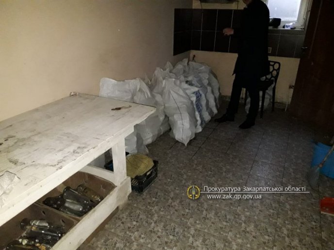 В Ужгороді підробляли коньяк відомої марки – 03